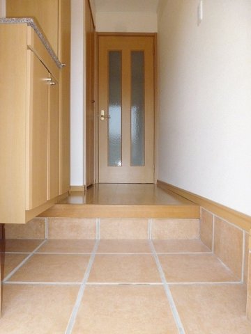 クリスタルコートAの玄関写真