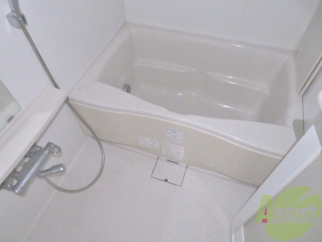 バス・シャワールーム　バス・トイレ別でお掃除しやすいですよ～。