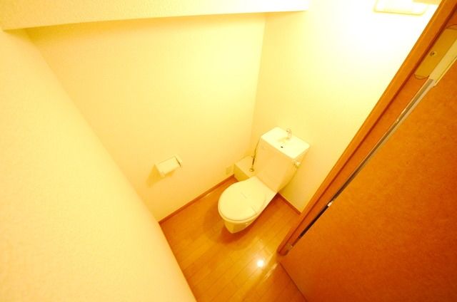 レオパレスパインズ2号のトイレ写真