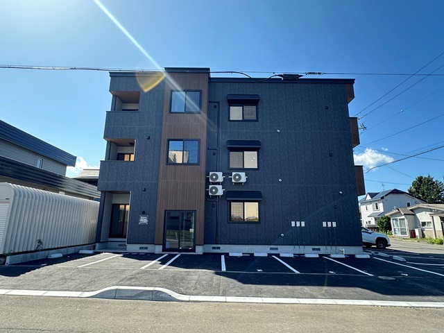 建物外観　閑静な住宅地に建つデザイナーズ♪
