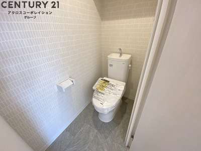 トイレ　温水洗浄便座付きのトイレです♪