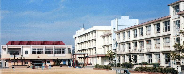 小学校　明石市立 山手小学校（小学校）まで583m
