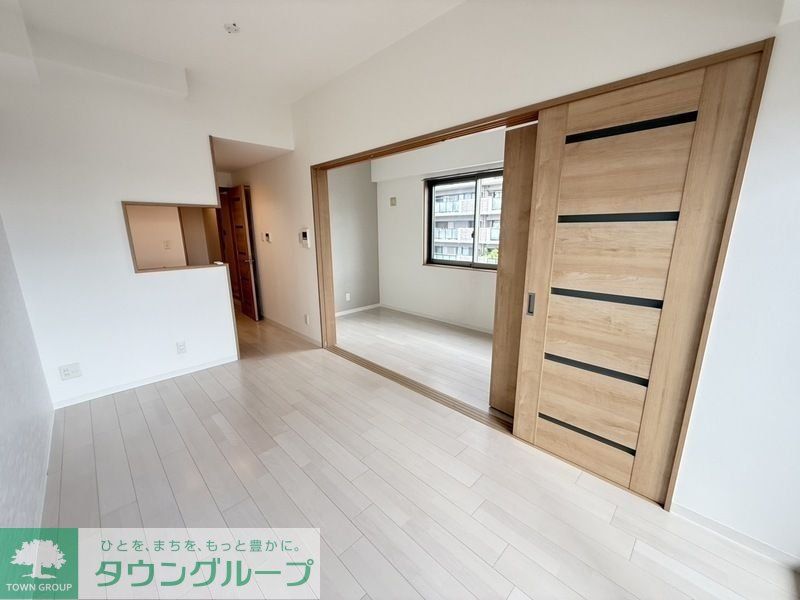エールグラン吹田片山町の居間写真