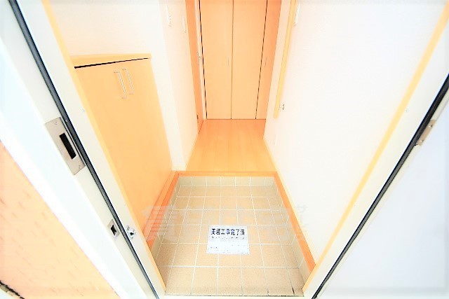 近鉄大阪線 大和朝倉駅 徒歩3分 2階建 築19年の玄関写真