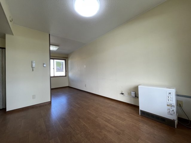 ワイズ住吉の居間写真