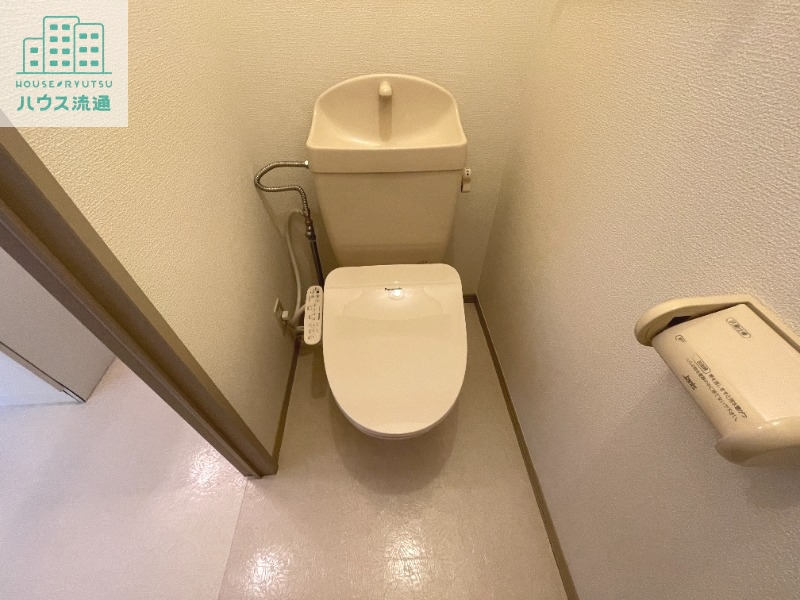 トイレ　※写真は別号室です。