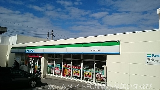コンビニ　ファミリーマート屋富祖四丁目店（コンビニ）まで400m