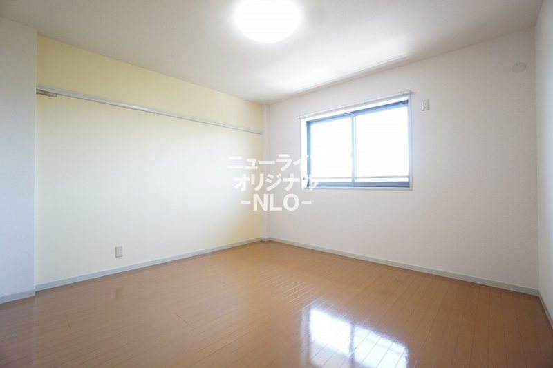 その他部屋・スペース　ベッドを配置してもゆとりのある7.5帖洋室☆
