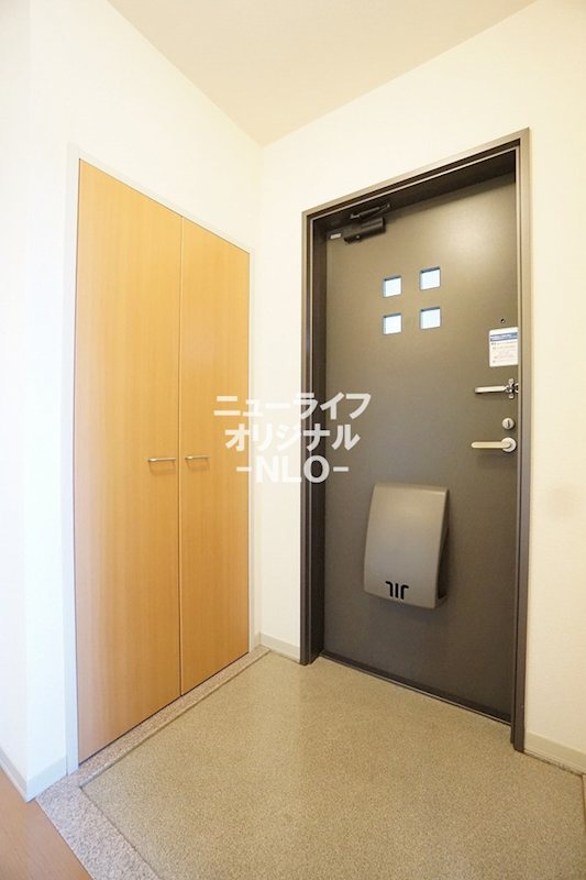 玄関　段差が小さくフラットで広い玄関☆大型収納付☆