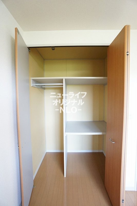 収納　ハンガーパイプや棚付きなので上手に整理整頓ができます☆
