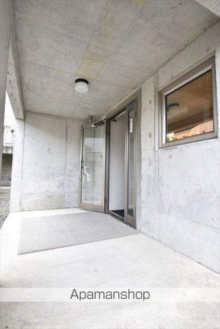 地下鉄東豊線 福住駅 バス乗車時間：18分 最寄りバス停で下車 徒歩1分 3階建 築18年の外観写真