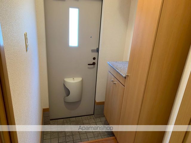 ＪＲ東海道本線 鴨宮駅 バス乗車時間：9分 最寄りバス停で下車 徒歩11分 2階建 築21年の玄関写真
