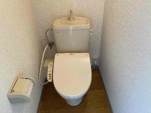 トイレ　※同タイプ部屋の写真となります