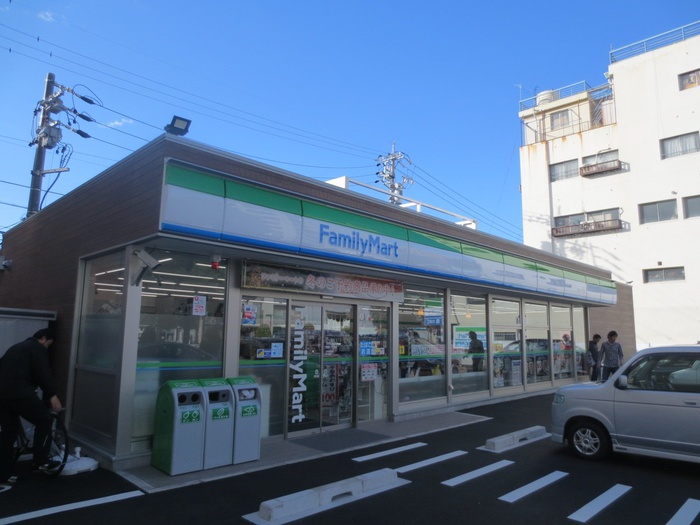 コンビニ　ファミリーマート（コンビニ）まで340m