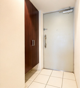 アメニティ心斎橋EASTの玄関写真