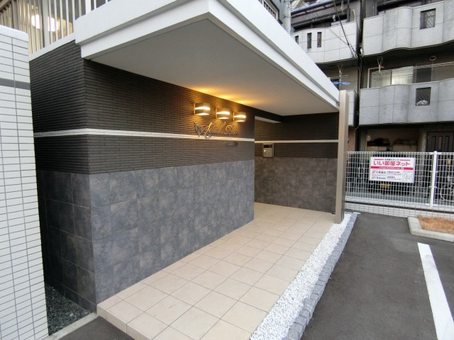 エントランス　オートロック付きエントランス