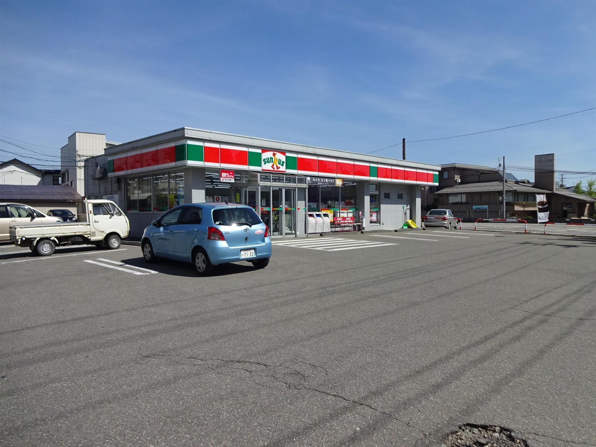 コンビニ　サンクス横手二番街店（コンビニ）まで550m