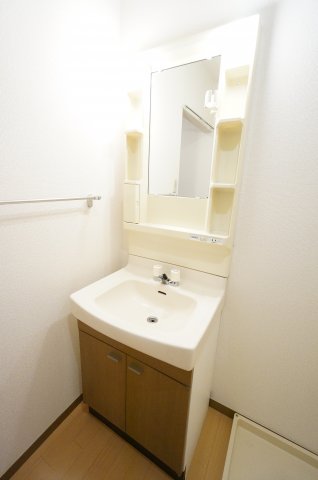 洗面設備　※同物件・反転タイプの写真です。