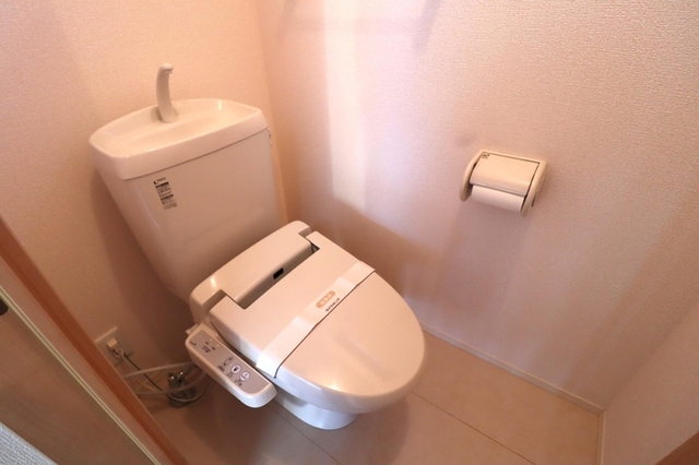 トイレ　温水洗浄暖房便座付きトイレ