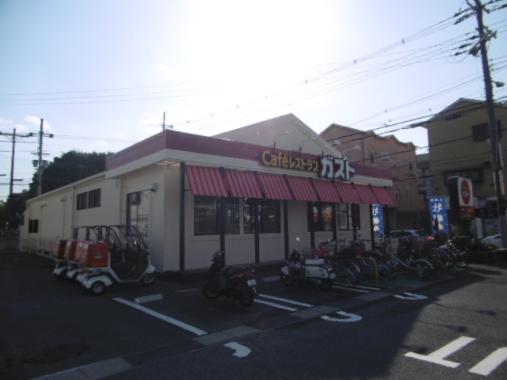 飲食店　ガスト　近大前店（飲食店）まで313m