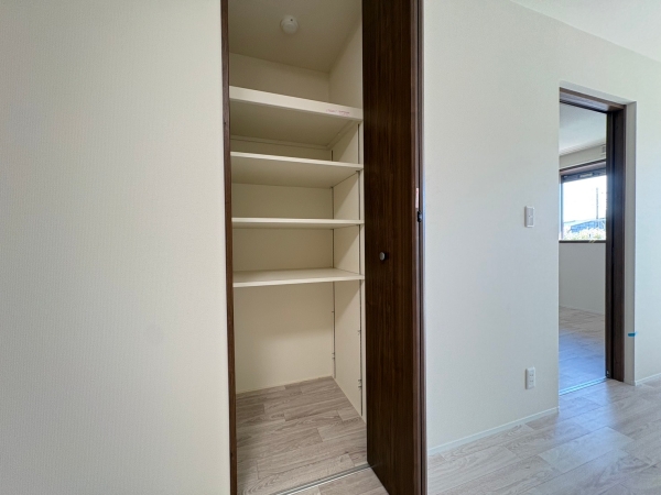収納　同物件別部屋のお写真になります。左右対称のお部屋の写真の場合