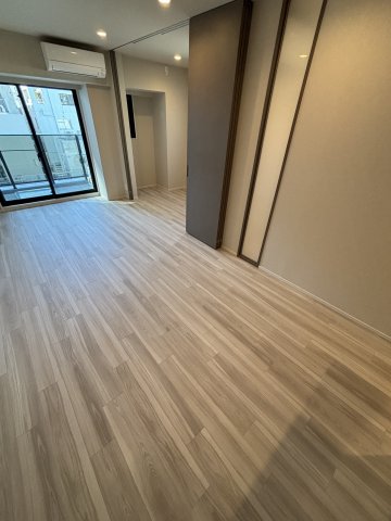 シーズンフラッツ心斎橋EASTの居間写真
