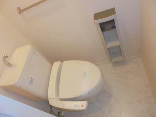 下関市 3階建 築17年のトイレ写真