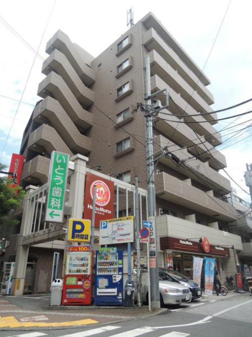 建物外観　鉄筋コンクリート造のがっちりとした造り。