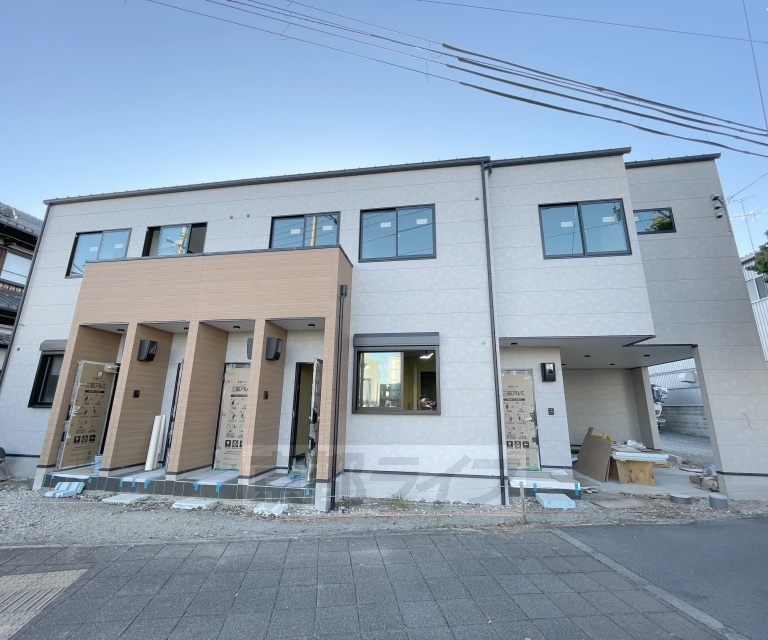 建物外観　・建築中