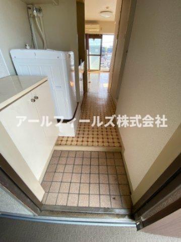 ＪＲ常磐線 馬橋駅 徒歩6分 4階建 築43年の玄関写真