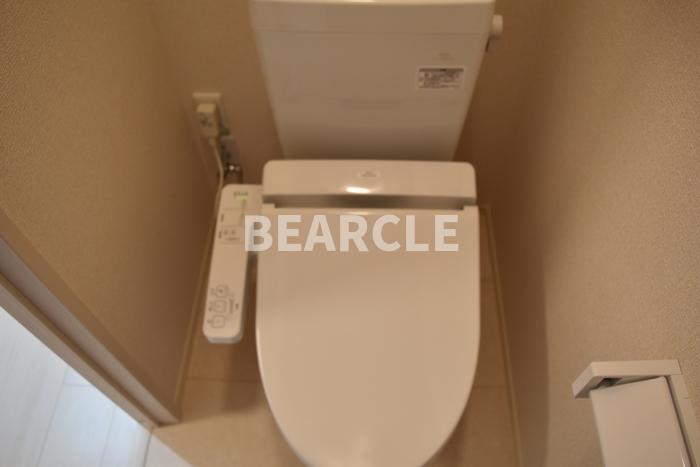 トイレ　落ち着いた色調のトイレです
