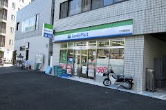 コンビニ　ファミリーマート 乃木坂駅前店（コンビニ）まで619m