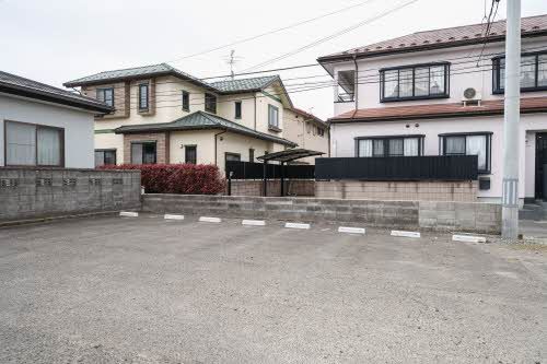 建物外観　駐車場