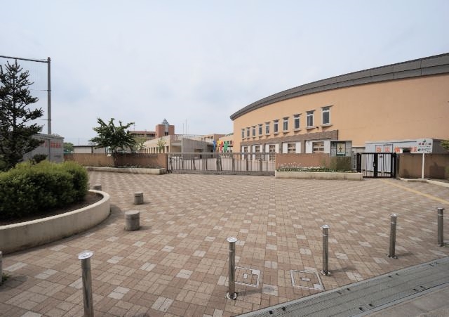 小学校　町田市立小山ケ丘小学校（小学校）まで594m