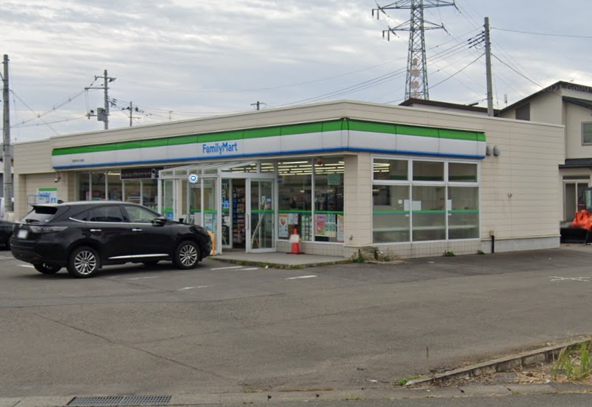 コンビニ　ファミリーマート秋田外旭川大谷地店（コンビニ）まで588m