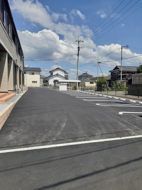 【八女郡広川町大字久泉のアパートの駐車場】