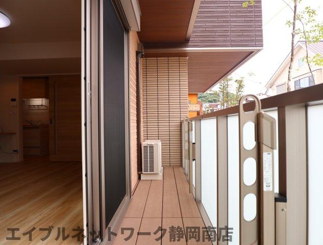 バルコニー　陽当たり良好なバルコニーです