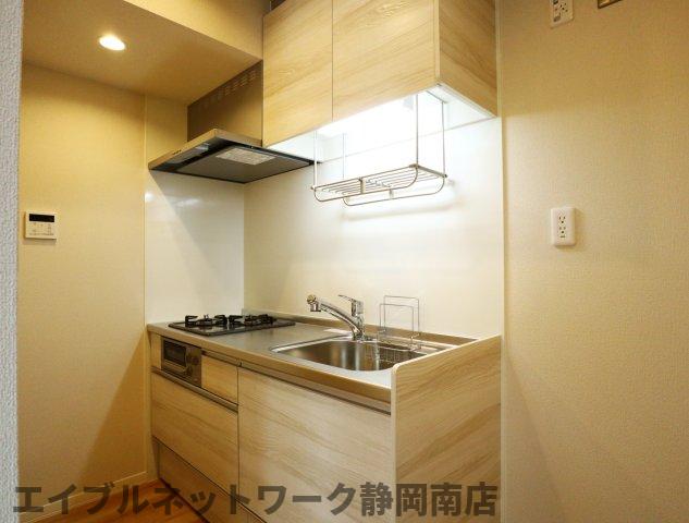 キッチン　コンパクトなキッチンで掃除もラクラク