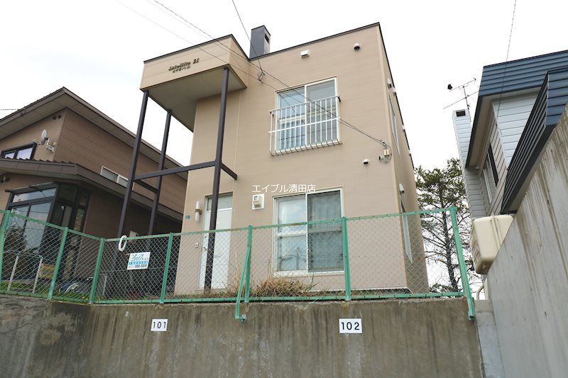 札幌市清田区清田六条のマンションの建物外観