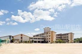 中学校　岡山市立富山中学校（中学校）まで2216m