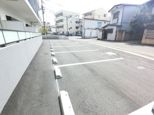 【グラン・ルポ高崎の駐車場】