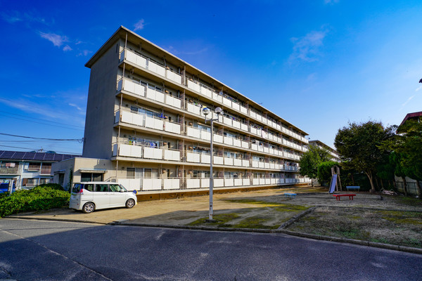 和気郡和気町衣笠のマンションの建物外観