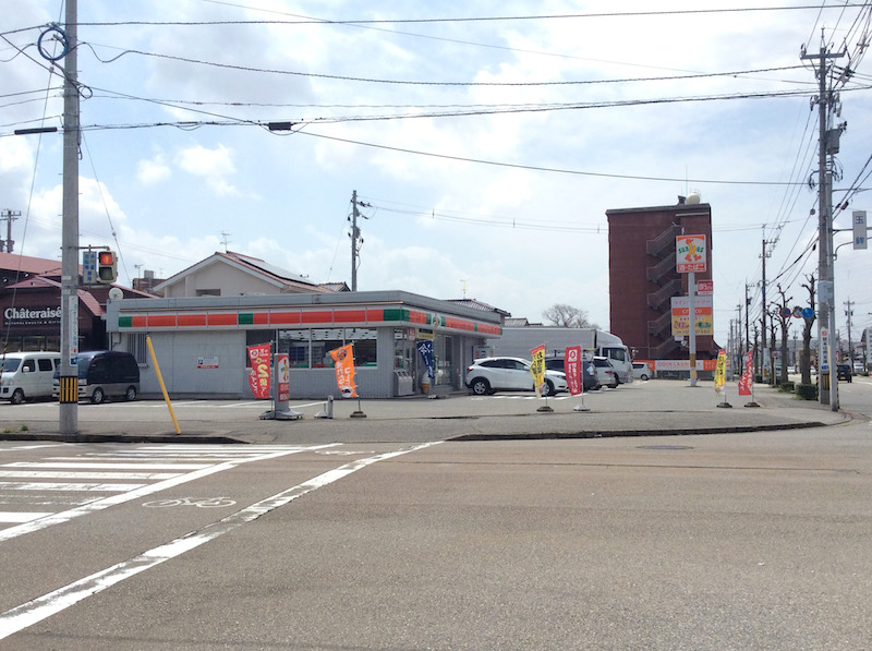 コンビニ　ファミリーマート玉鉾一丁目店（コンビニ）まで66m