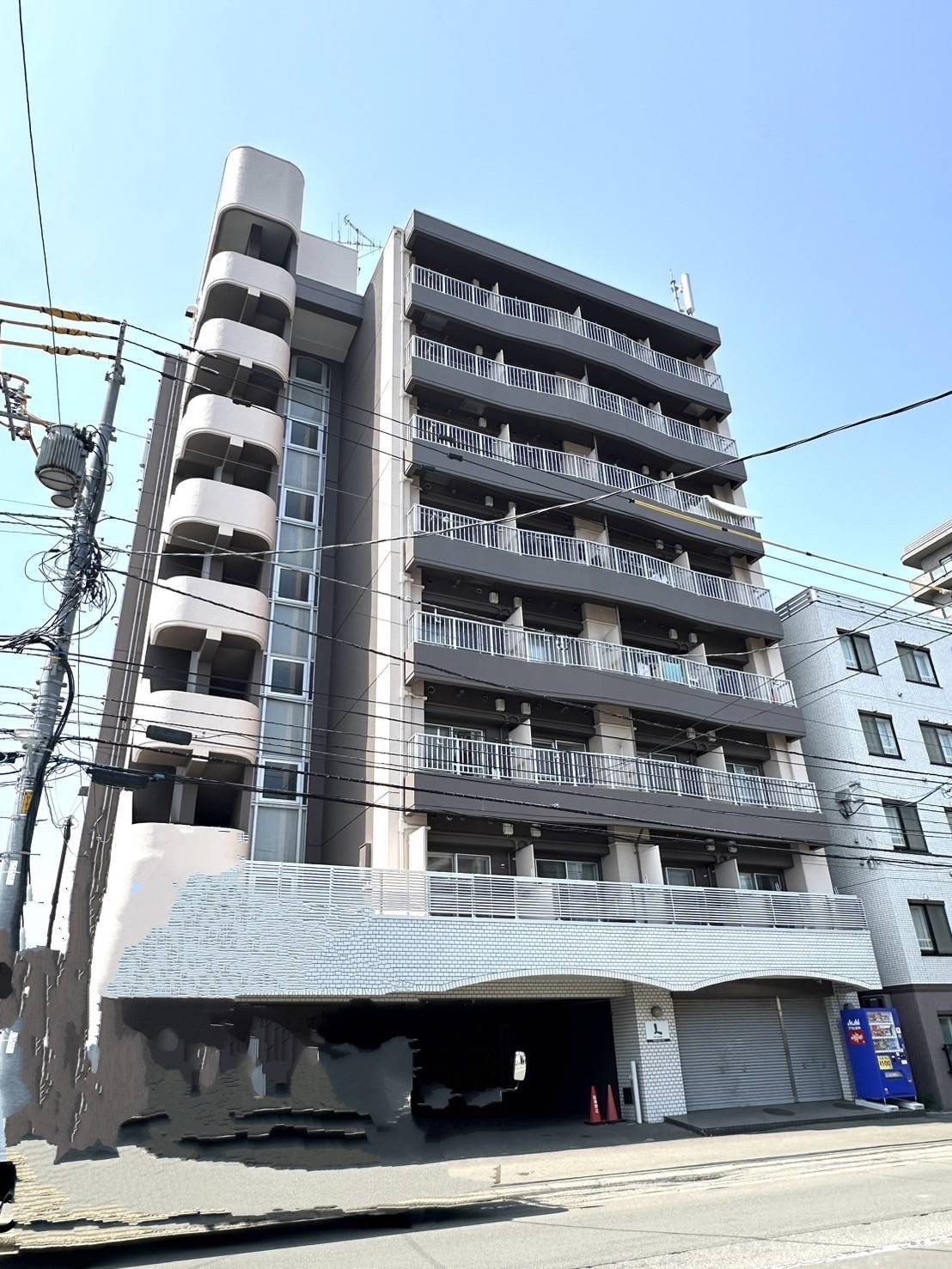 札幌市豊平区豊平三条のマンションの建物外観