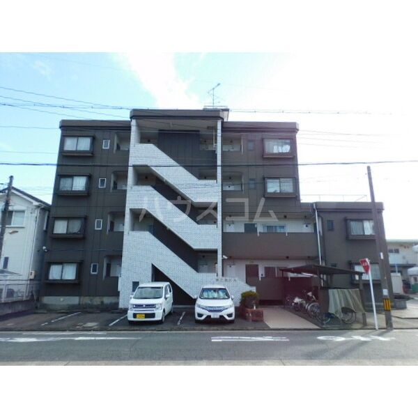 【名古屋市守山区新守町のマンションの駐車場】