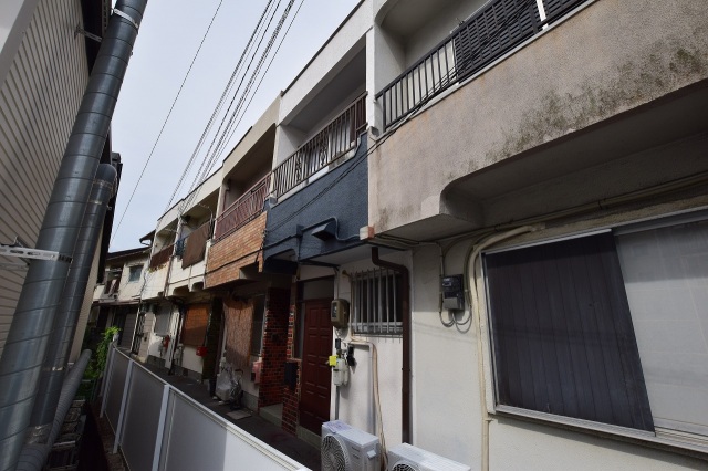 カーサ千里山高塚の建物外観