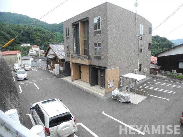 【長崎市江平のアパートの駐車場】