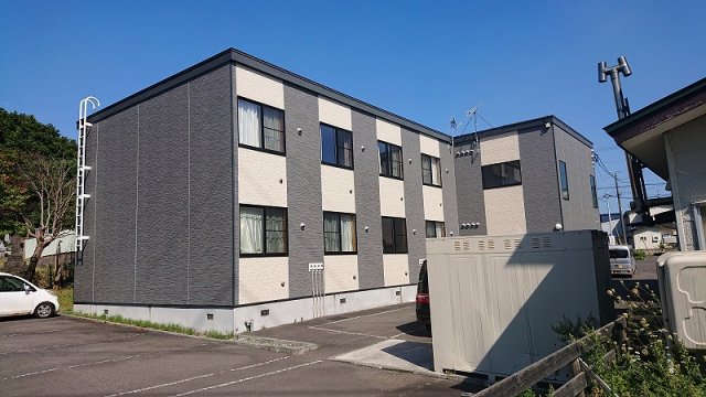 【レオパレスガナールの建物外観】