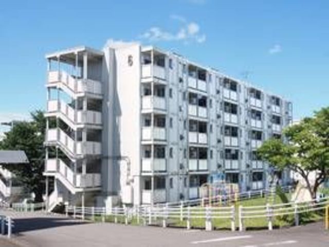 【八王子市小比企町のアパートの建物外観】