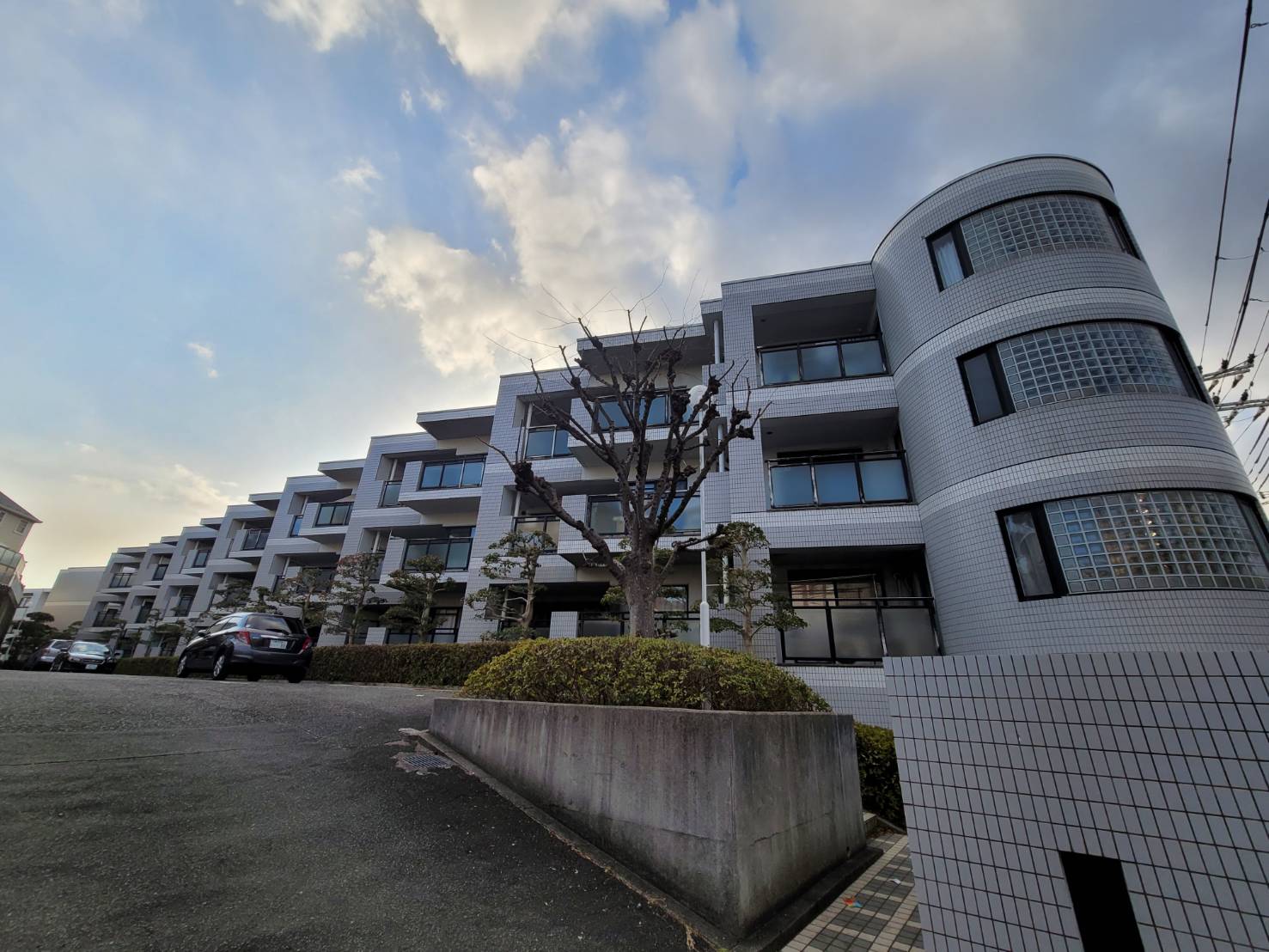 ガーデンハイツ桃山台弐番館の建物外観